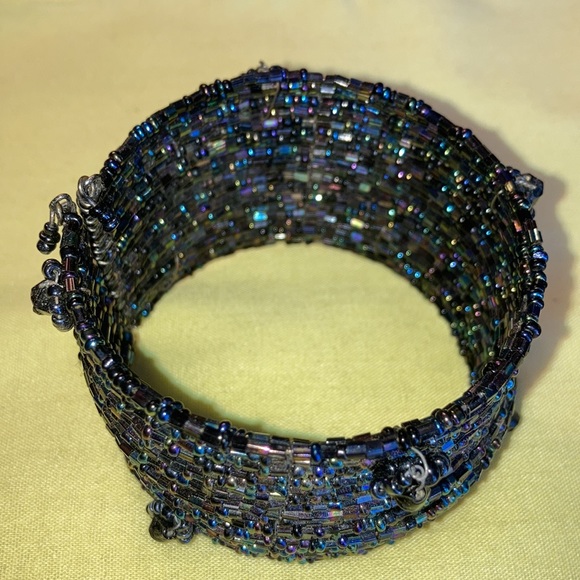 WRAP AROUND BRACELET w/many blk mop beads, fits 8” wrist.    $25 - Picture 5 of 6